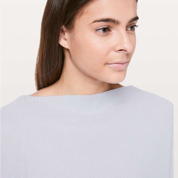 Lululemon Forward Flow Cape Travel Casual Soft
Silver Fox / Alpine White OSFA - Picture 4 of 15